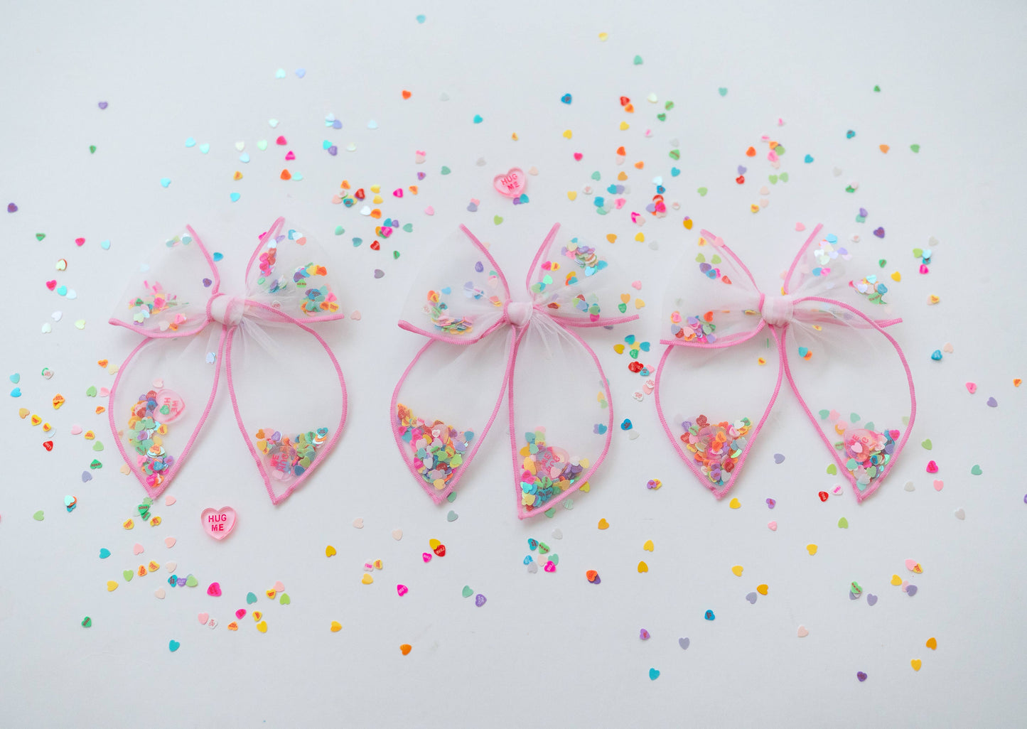 Mesh Shaker Bow - Heart Eyes